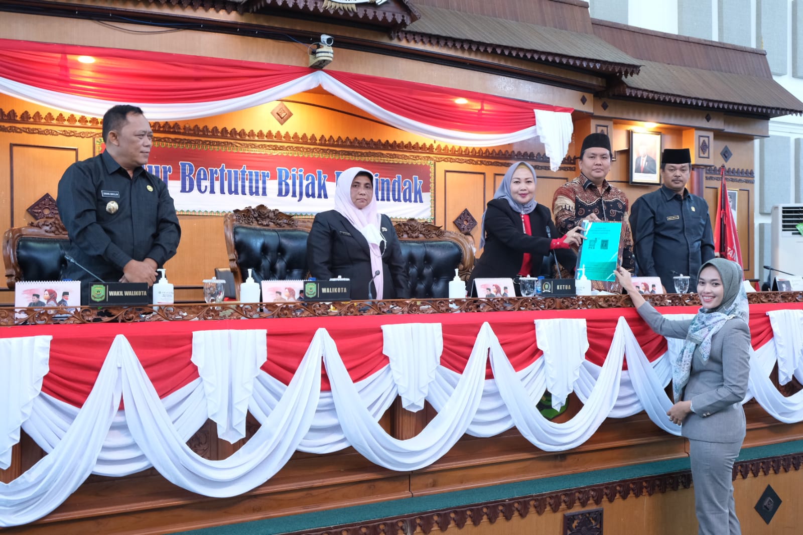 Walikota Tanjungpinang Sampaikan Nota Keuangan dan Rancangan Perubahan APBD 2022