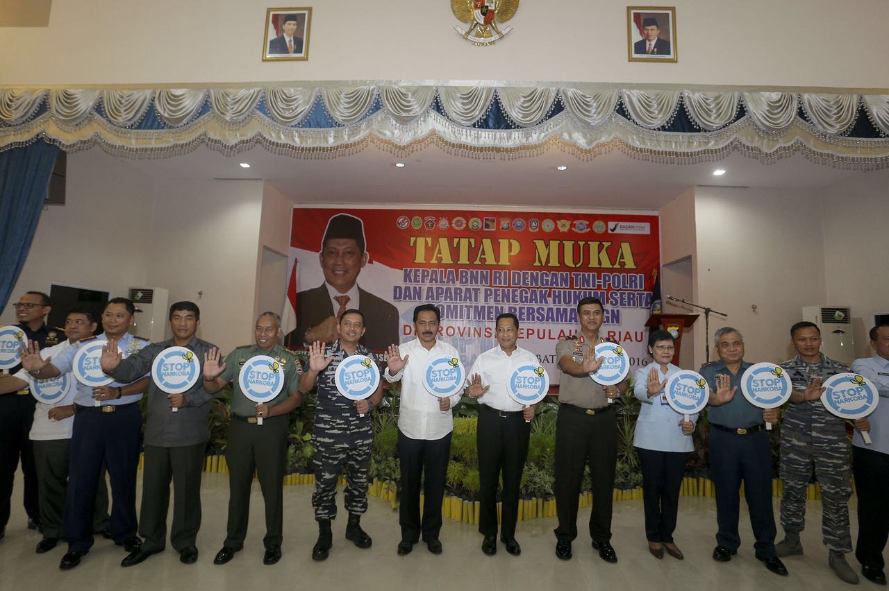 Foto bersama Gubernur Nurdin Basirun dengan seluruh Forum Komunikasi Perangkat Daerah (FKPD) Provinsi Kepri.