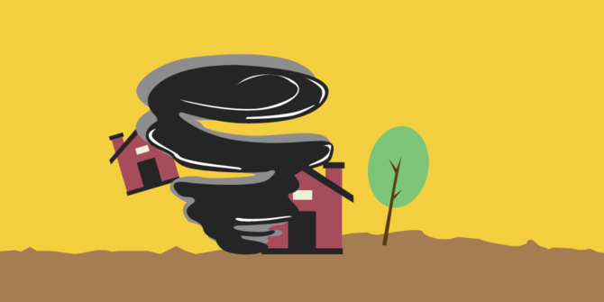 Hujan Angin Terbangkan Atap Rumah